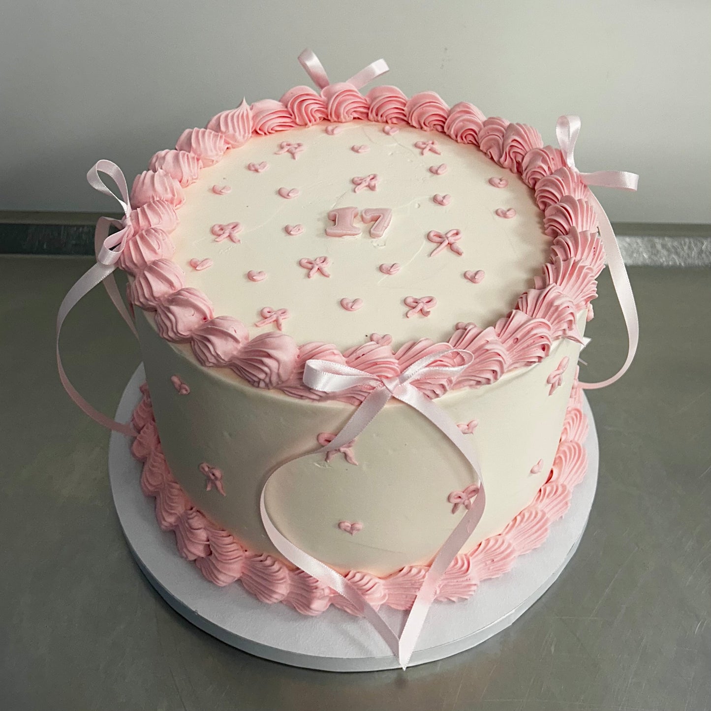 Herzchen & Schleifchen Torte