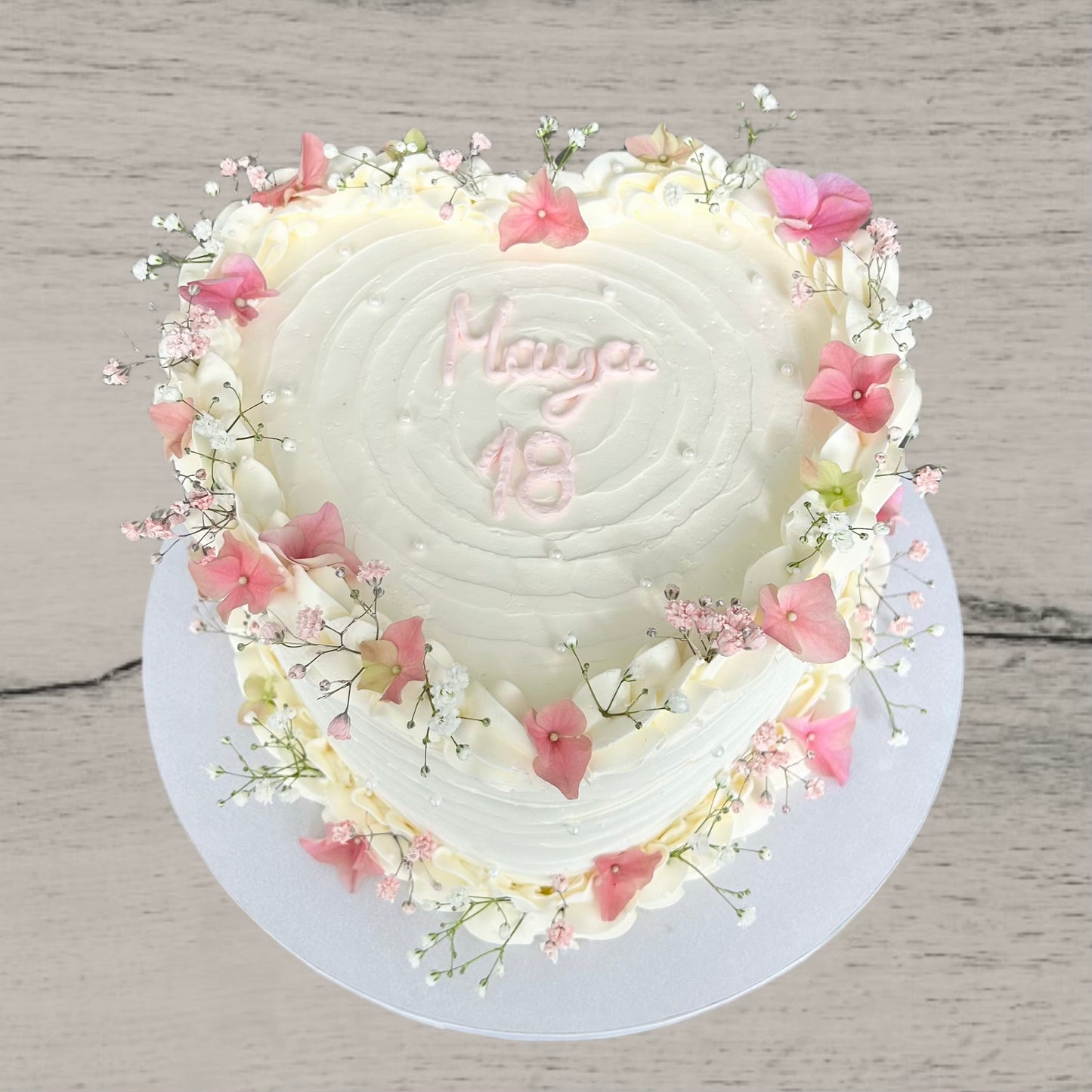 Vintage Herztorte mit Schrift und Blumen