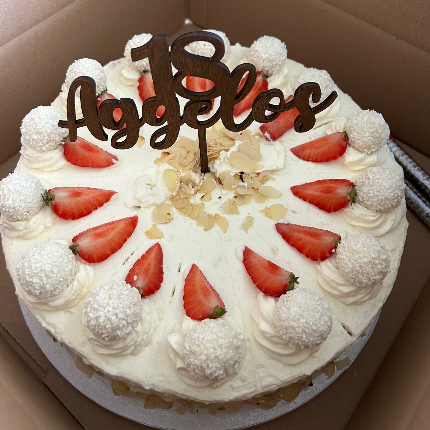 Sahnetorte mit Topper