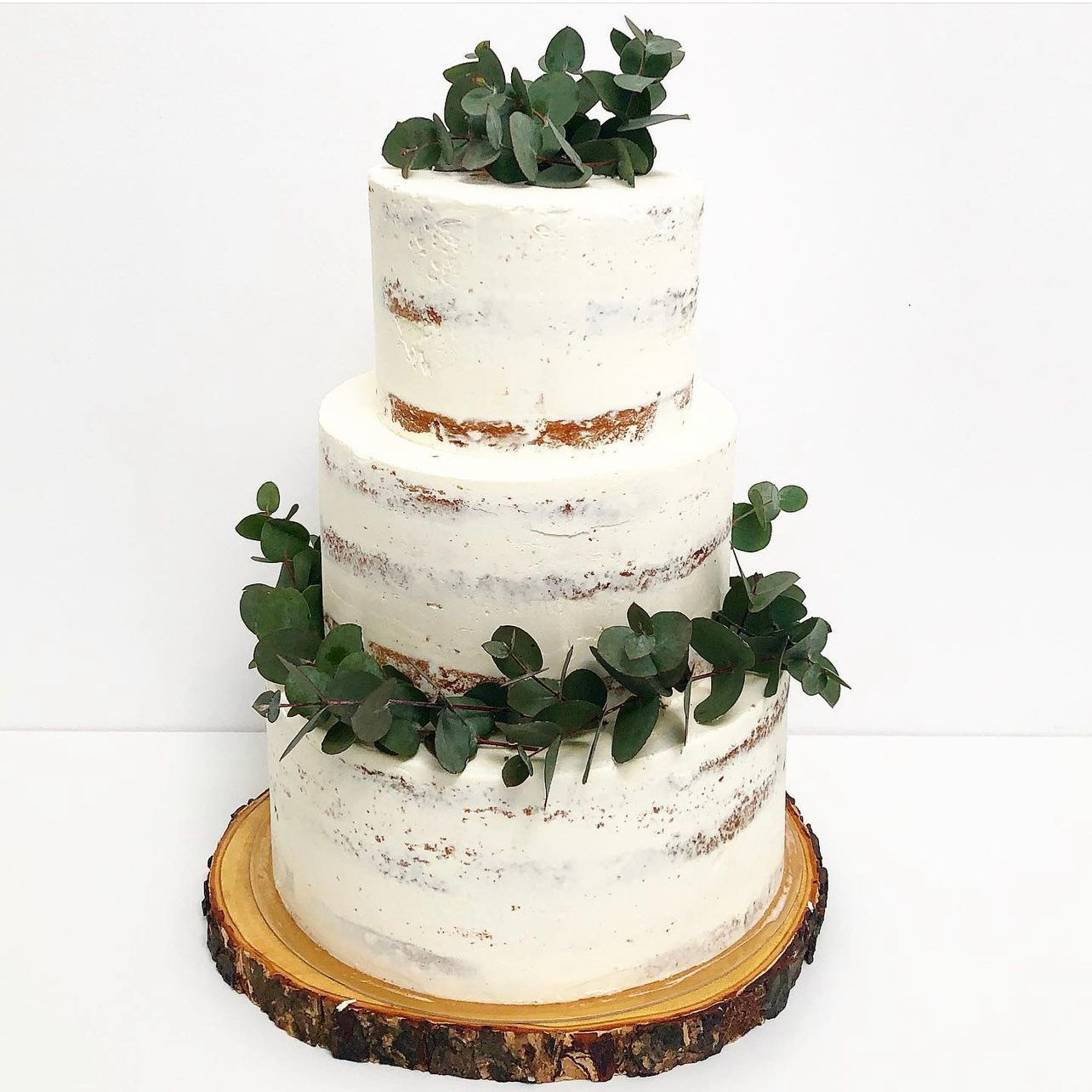 Naked Cake mit Eukalyptus