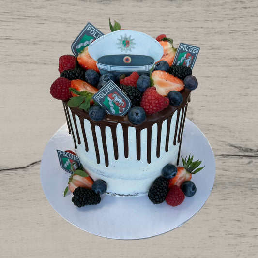 Themen DripCake mit Beeren